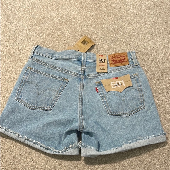 Levi's Women's Light Blue Denim Shorts - Picture 6 of 8